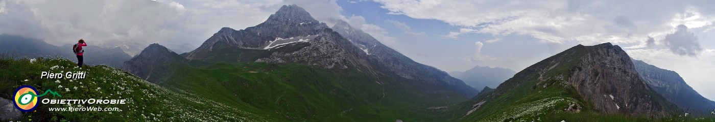 70 In cresta dal Monte Vetro al Passo di Val Vedra.jpg